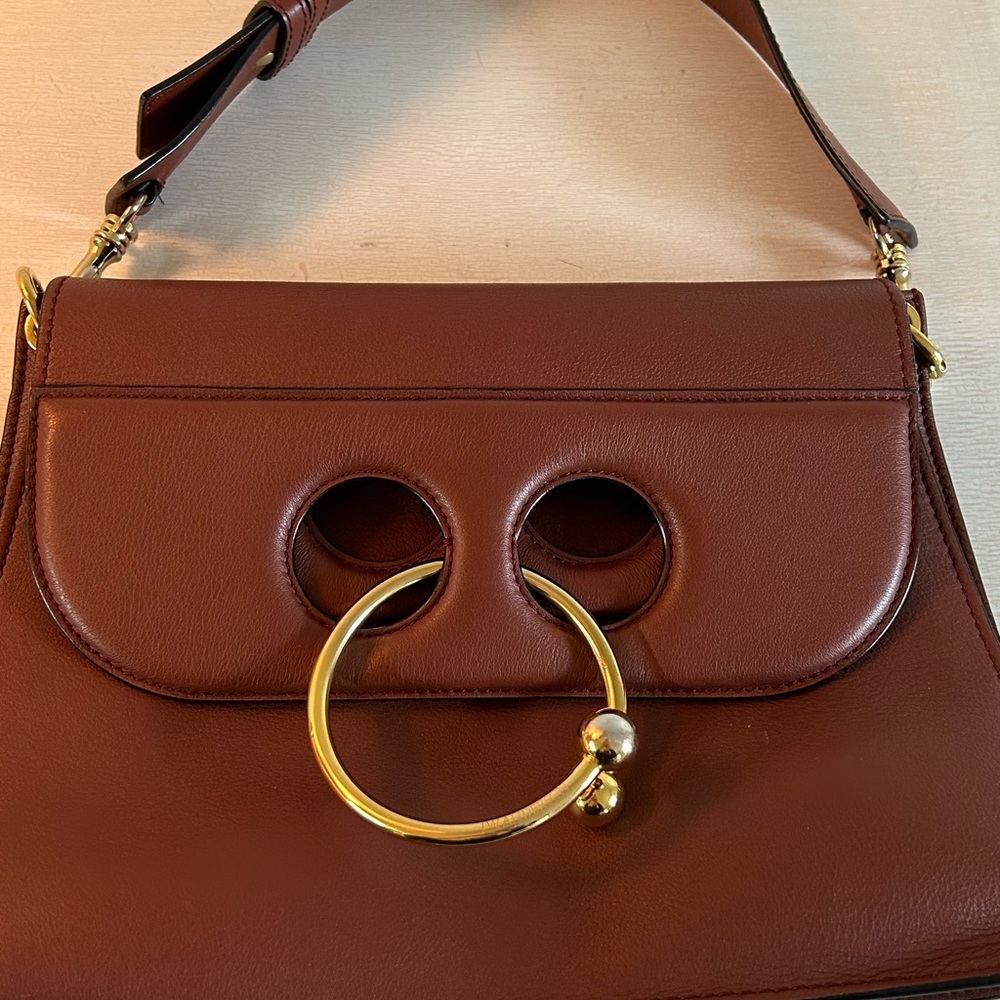JW ANDERSON PIERCE leather shoulder bag.